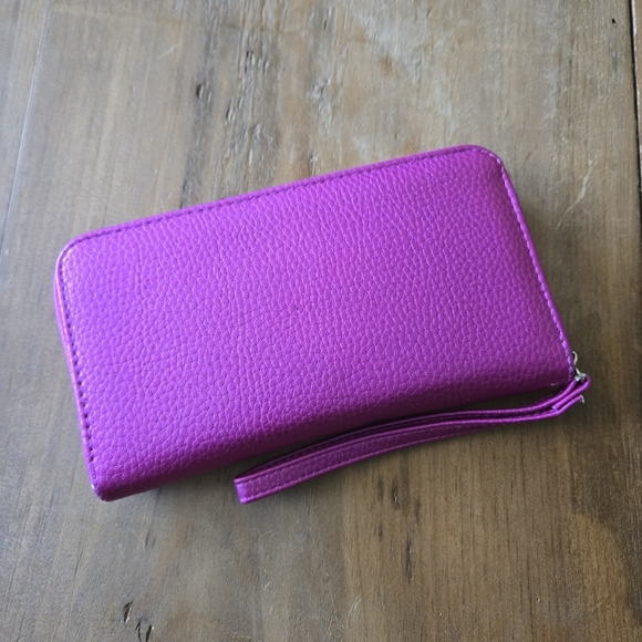 Adrienne Vittadini Pink Women's Charging Wallet - Picture 2 of 14